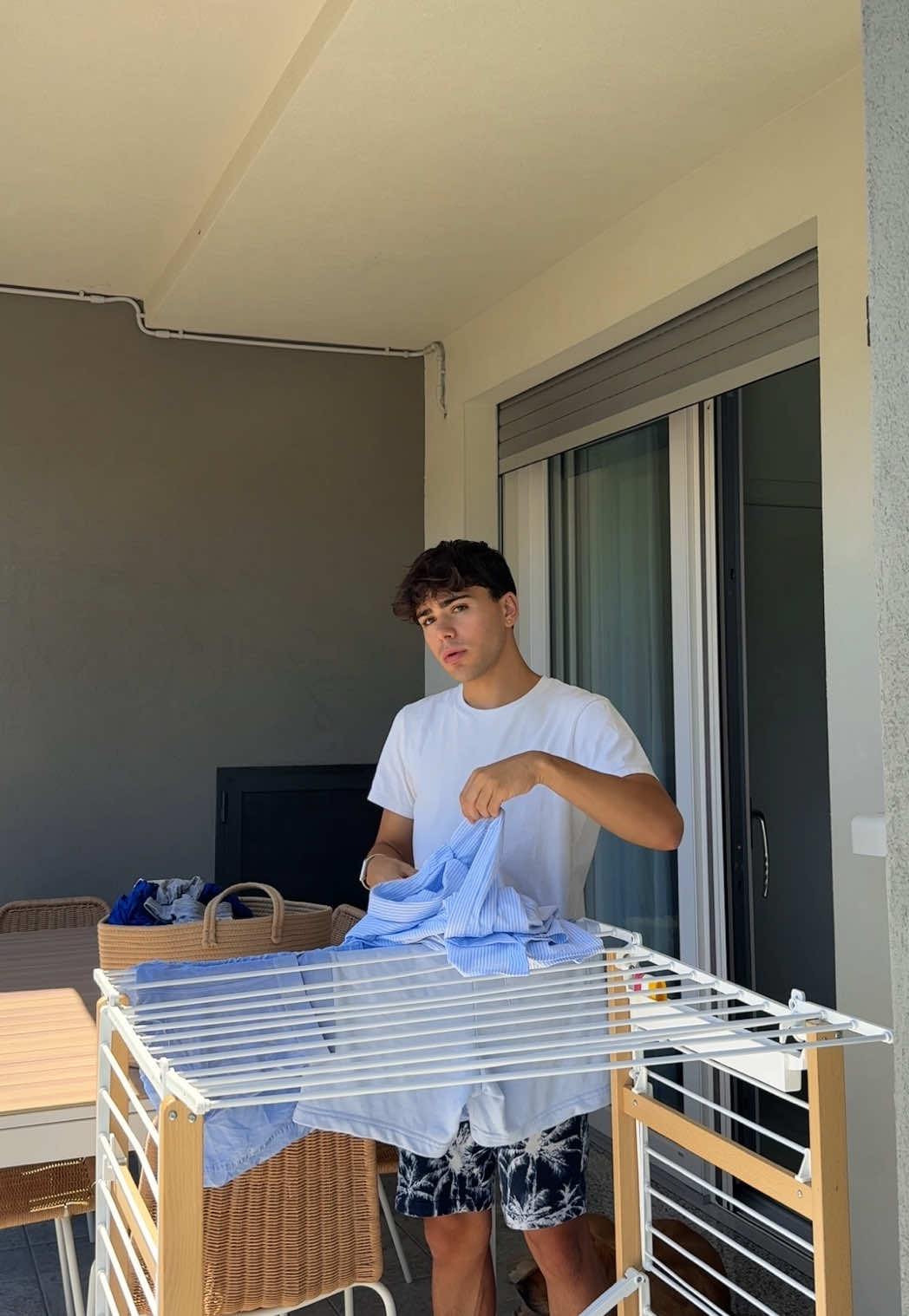 se anche tu come me, non ami stirare, questi 3 consigli ti saranno sicuramente utili! come lo sarà Aerosteam di @Rowenta Italia: ci vogliono meno di 3 minuti per stirare una camicia e funziona su tutti i tessuti, anche quelli più delicati 🤍🧺😌 #RowentaItalia #RowentaTech #Aerosteam #adv #consigli #bucato #lavanderia #cleaningtips #cleaning #stirare #tips #hometips #laundry 
