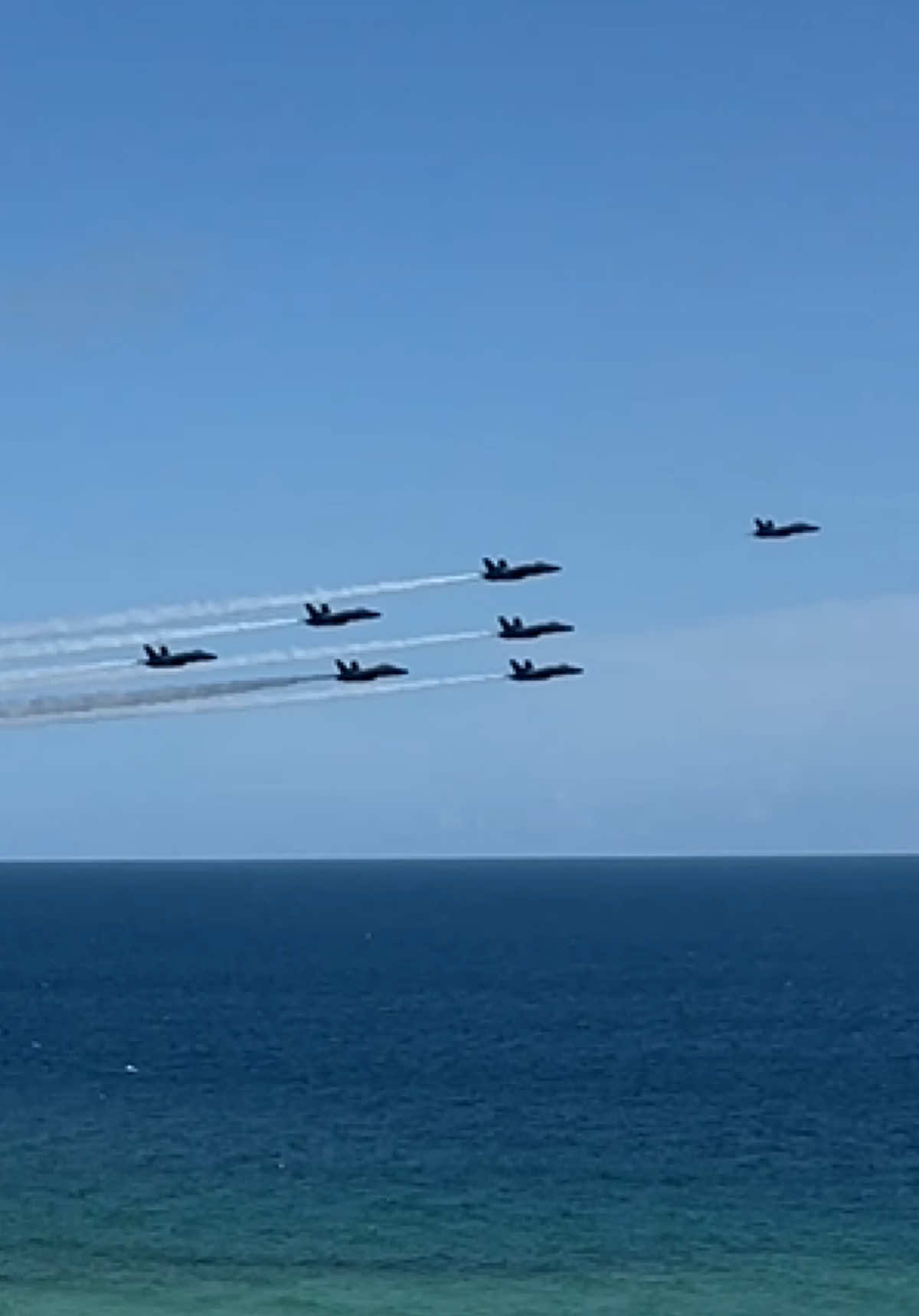 If you have never attended a Blue Angels air show, you need to put it on your bucket list. #blueangels #navy #usa #gulfofamerica #florida #floridabeaches #america 