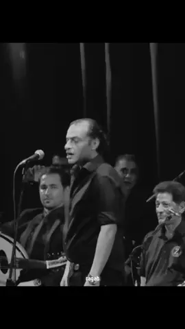 سافر حبيبى وداخلِّي يودعنى🖤 بكى وبل المحارم وأنا قلت إيه يعنى🖤 والله فراق الحبايب مر يوجعني🖤 #سافر_حبيبي #وائل_الفشني 
