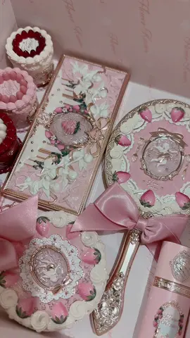 @JJJ Beauty #flowerknows #makeupset #cosmetics #eyeshadow #flowerknowscosmetic #lippie #fyp 