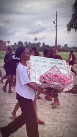 Doings dey abeg 🤲🏻😎 #signoutday🎉🎉🎊🎊👩🏼‍🎓👩🏼‍🎓🔥 #relatable #fyp #goviral #ivyslifestyle #fashion 