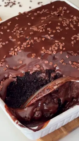 Você com certeza já viu esse bolo de chocolate super recheado e molhado, com esse granulado INCRÍVEL!! e o melhor de tudo, tem na Facina Foods!🤩🤩 Quer acompanhar por mais publicações assim? Aproveite para nos seguir nas nossas outras redes sociais! ⭐SITE: www.facinafoods.com.br ⭐INSTAGRAM: https://www.instagram.com/facinafoods/ ⭐TIKTOK: https://www.tiktok.com/@facina_foods ⭐YOUTUBE: https://www.youtube.com/@FacinaFoods/videos Quer garantir o seu doce mais barato? Conheça já o nosso site, ou peça diretamente no nosso WhatsApp! ☎️: (14) 99655-2802 #doces #facinafoods #fyp #aniversario #festainfantil #comida #viral #foryoupage #bolodechocolate #chocolate 