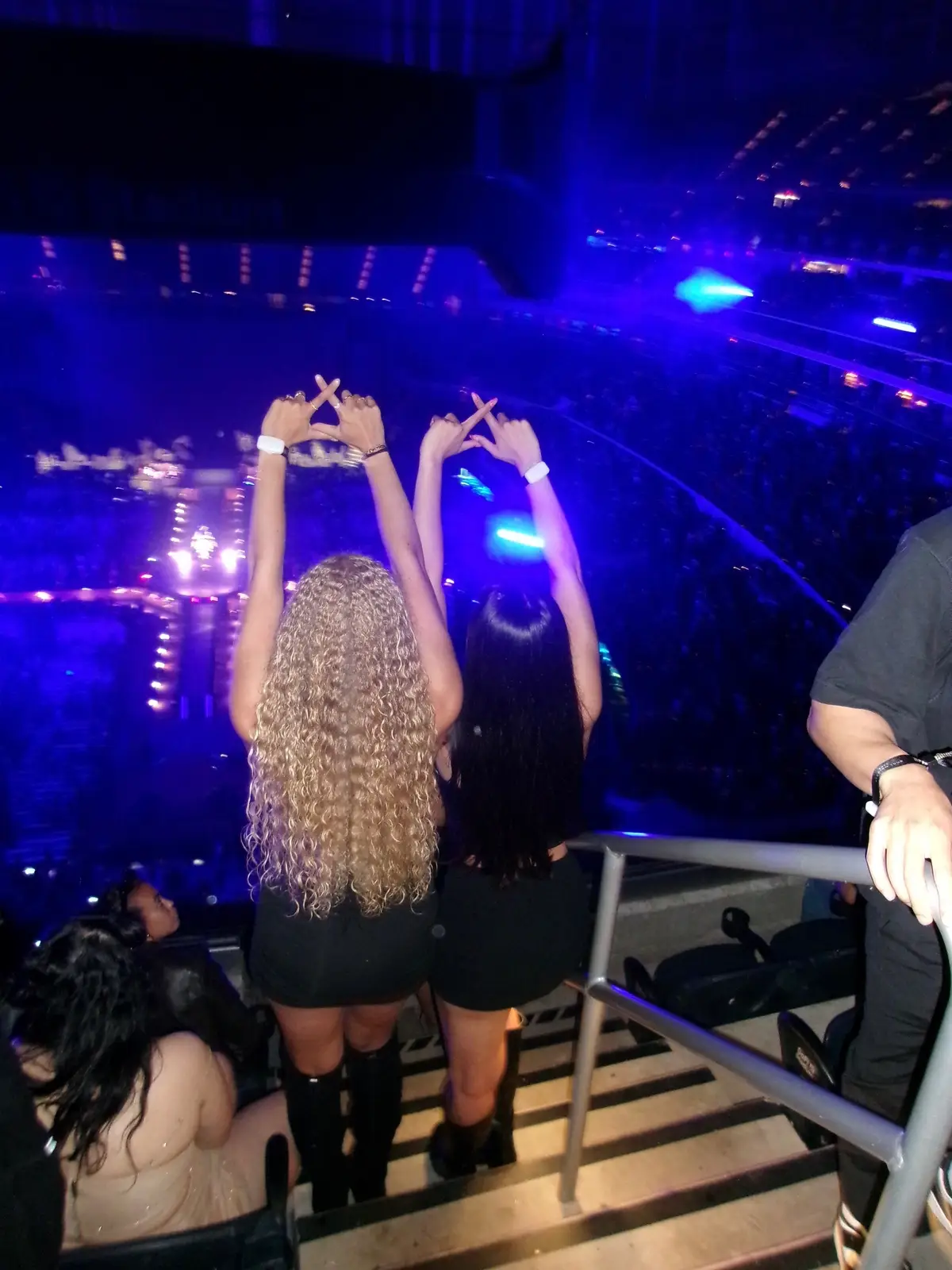 Weekend tour dump❤️🖤