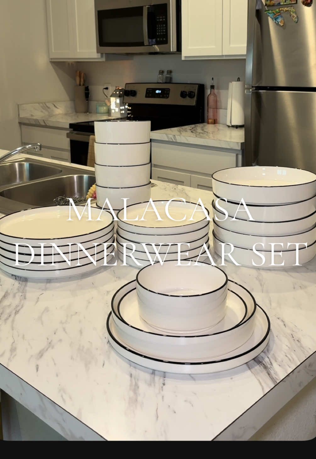 I absolutely love the black trimming 🖤 #fyp #malacasa #porcelain #dinnerwareset #blacktrim #kitchenessentials #tiktokshopfinds 
