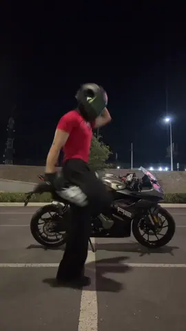 I like to move it 🍍 #biker #dance #fypp #bikerboy #fypシ゚ #trend #kache #bikerlife #bikertok 