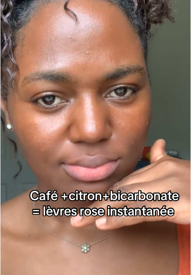 Voici le gommage qui rend les lèvres directement rose #masquemaison #gommagemaison #lèvrerose #astucebeauté #pinklips #astuces 