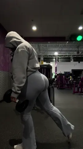 >>>Entrenar pierna en la noche, gym vacío, tu canción favorita en máximo volumen y vuelas fuera de este planeta ✨✨🪐🌙 . . . #gym #GymTok #gymmotivation #fyp #foryou #parati #legday #legworkout #glutes #glutegrowth #glutesworkout #hamstrings #Fitness #GymLife #gymrat #gymgirl #gymgirlsoftiktok #gyminspo #motivacion #viral #viraltiktok 