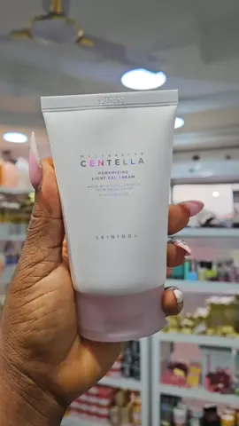 ￼ ￼ ￼ ￼ ￼ ￼ -20% ￼ ￼ ￼ ￼ Home > SKIN1004 SKIN1004 Madagascar Centella Poremizing Light Gel-Cream 75ml Ghana ￼ ￼ Price $26.63 $33.29 ￼Out of Stock Sign up to get notified when this product is back in stock. Get Notified￼￼ ￼ SKIN1004 Madagascar Centella Poremizing Light Gel-Cream 75ml helps to soothe the skin while working to decrease the visibility of enlarged pores. Product Description SKIN1004 Madagascar Centella Poremizing Light Gel-Cream 75ml is designed to soothe the skin while helping to decrease the visibility of enlarged pores. At its core, a combination of ingredients works together to deliver these benefits. First, Himalayan pink salt, rich in mineral contents, creates an osmotic pressure that helps to draw out dirt and impurities from within the pores. So, this gel-cream ensures that pores remain clean, therefore minimizing their appearance. Moreover, the combination of adenosine and U-active® Real Vera steps in to boost the skin's elasticity, so that pores are tighter and less noticeable. Additionally, niacinamide delivers a brightening effect, further decreasing the pores' visibility. Last but not least, the inclusion of soothing ingredients delivers a calming effect to decrease skin irritation. One of these is Centella asiatica sourced from Madagascar, recognized for its soothing attributes. This cream's texture has a light gel consistency that delivers a soothing and cooling sensation, revitalizing the skin. In sum, this product helps to soothe the skin while purifying and boosting the skin's elasticity, therefore decreasing the visibility of pores.