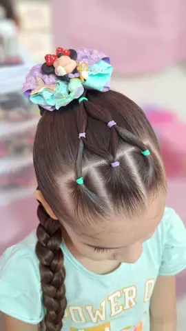 Penteado fofo do dia🎀 Comenta oque você achou 🥰 . . . #penteadoinfantil #penteadosfaceis #hairtutorial #penteado #peinados 