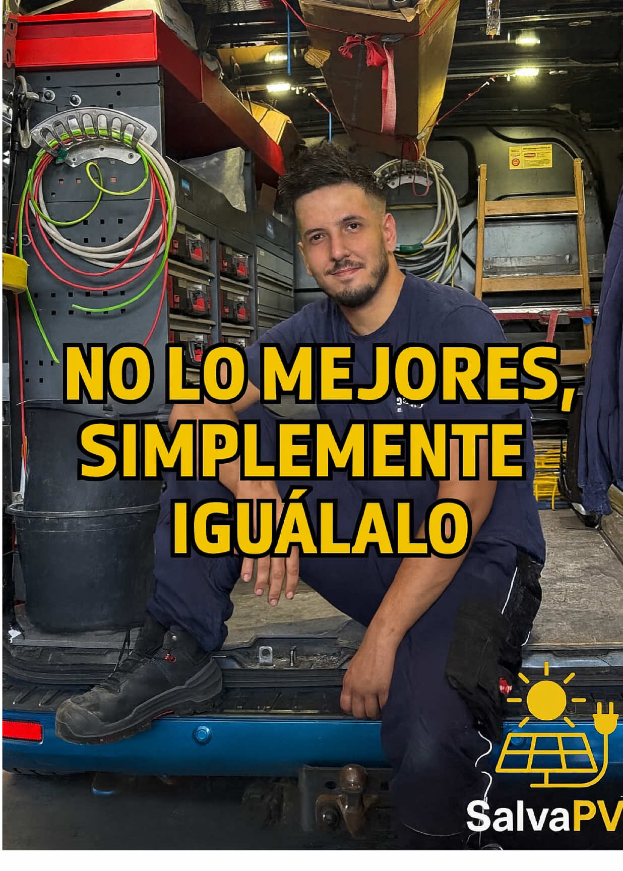 🔧 ¿Cómo es una instalación eléctrica real en Alemania? Hoy te enseño una vivienda con todo el sistema: ✔️ Entrada de LGA y CGP ✔️ Cuadro de protección ✔️ Armario de contadores ✔️ Y una instalación fotovoltaica casi terminada con 2 inversores Fronius Symo GEN24 🔥 Trabajo como electricista fotovoltaico en Alemania y grabo contenido real de obra, para que veas cómo es por dentro. ¿Quieres que te explique más detalles de la parte solar o del cuadro eléctrico? Déjamelo en los comentarios 👇 #salvapv #electricista #fotovoltaica #fronius #froniussymo #gen24 #cuadroeléctrico #energíasolar #alemania #instaladorsolar #cuadroproteccion #instalacionsolar #froniussymogen24 #electricistalemania #energiasostenible #solarpower #renovables #autoconsumo #españa #instalador #electricidad #BingoAkıllıKapsül 