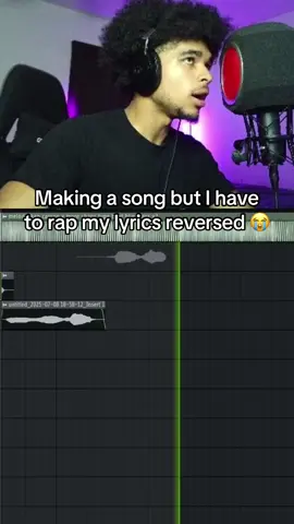 That’s a bar tho 😭 (YT/Twitch: ilytrxgic) #fyp #music #funny #viral 