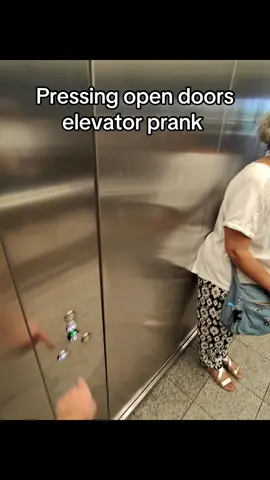 Watch till the end 😂😂😂 #trending #elevatorprank #fyp #Imao #haha #for #foryou      