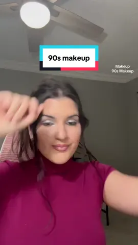 Un video que grabé hace tiempo, pero me encantaría compartir con ustedes, es mi Maquillaje inspirado en los años noventas  Rubor y contorno @SHEGLAM  Corrector y cejas @IVY Beauty  Labios @YesStyle  Sombras @Natasha Denona  #90s #90makeuplook #makeup 