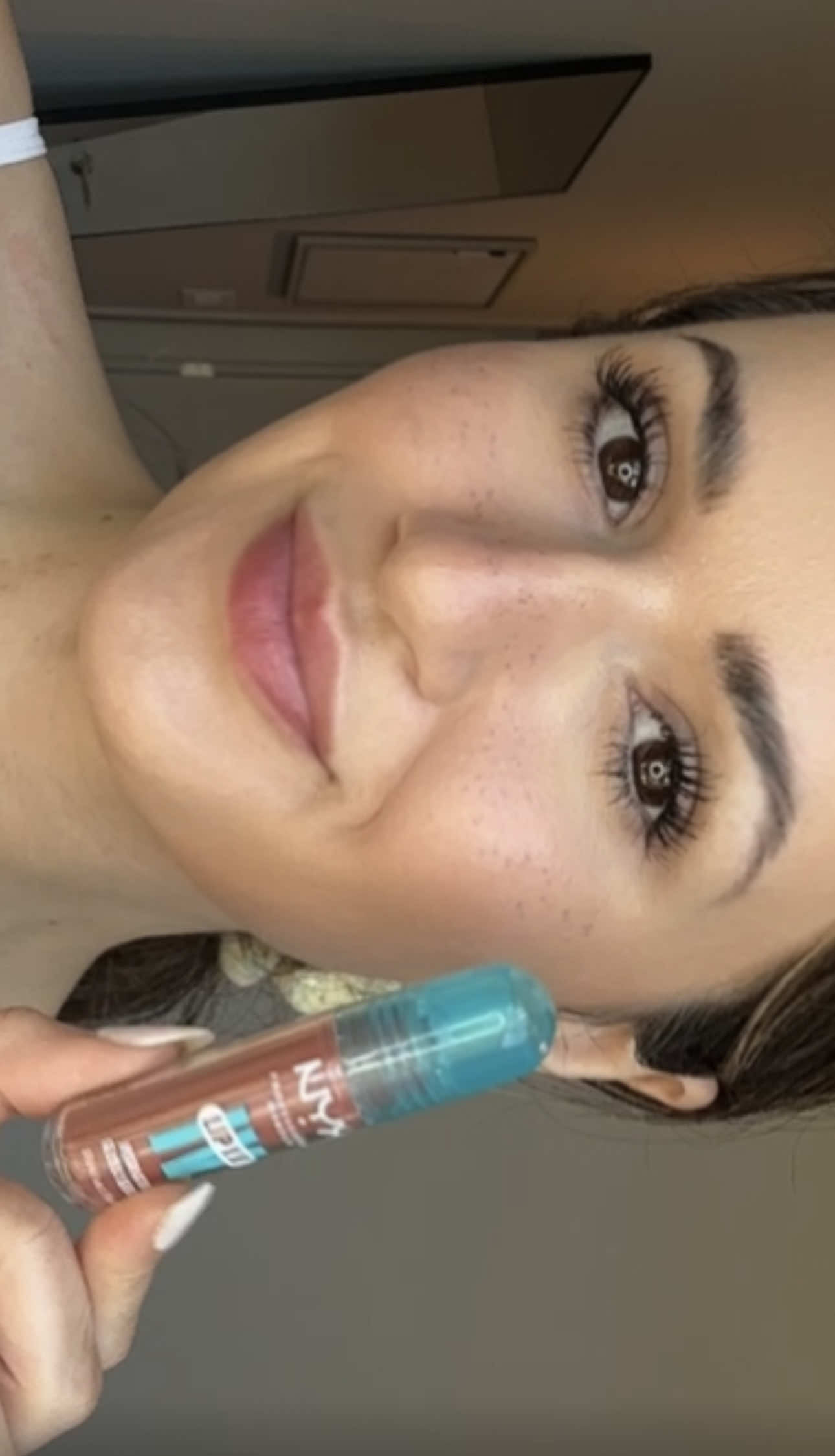 This is your sign to try @NYX Professional Makeup Lip IV gloss stain in hydra honey 🍯 Glides on like a gloss, sets like a tint, and stays put all day like a stain. No messy peel off situation, long day wear, and no smudging or transfer ✨ #nyxcosmetics #nyxlipiv #lipiv #lipivhydratinglipglossstain #lipgloss #lipstain #drugstoremakeup #hydratinglipstain #glossstain #makeup #makeuphacks 