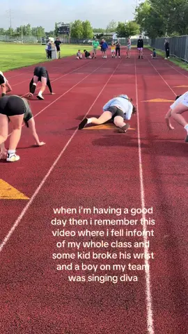 this video haunts me but it’s really funny #fail #funny #diva #school #class #singing #nottherighttime 