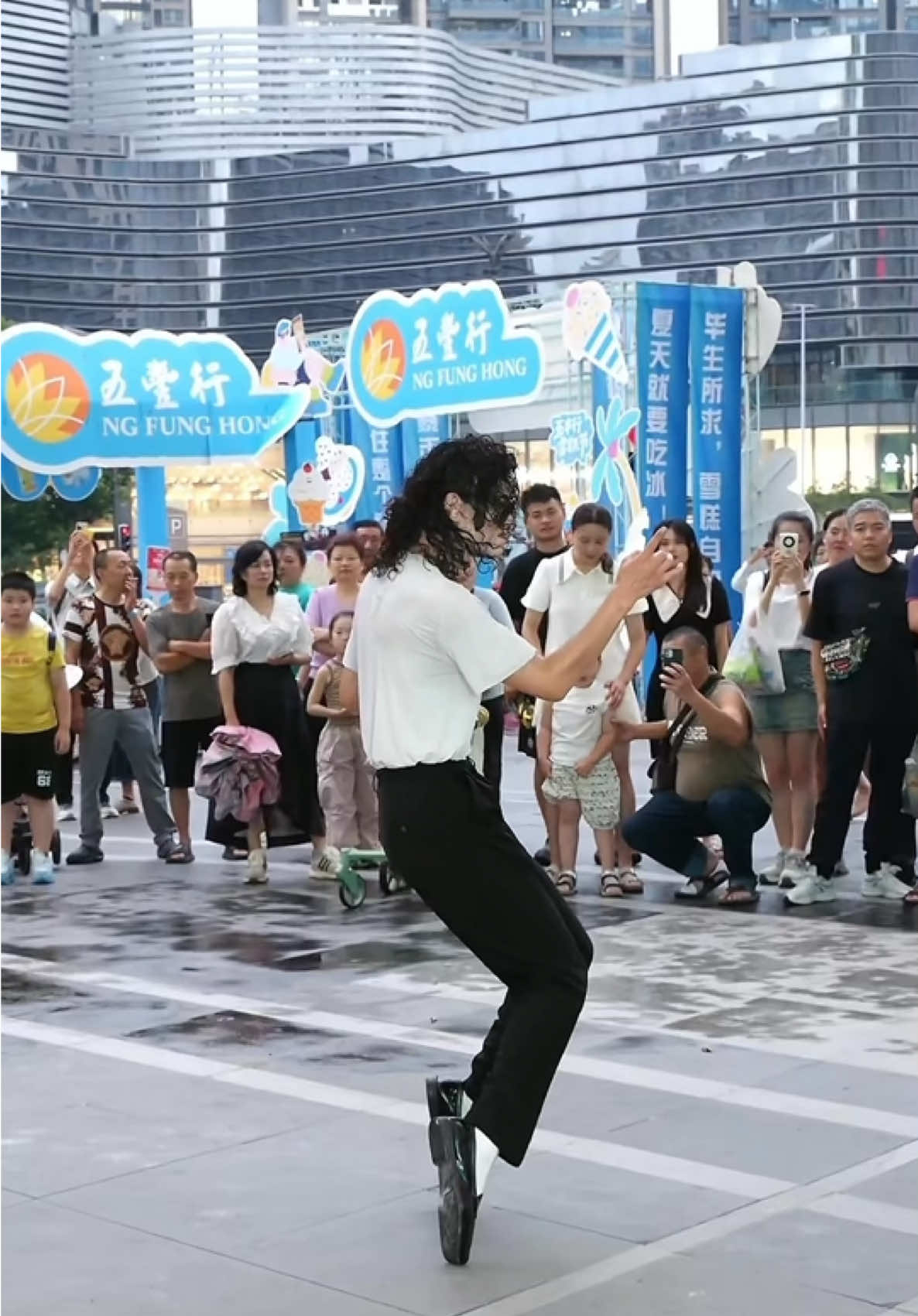 Just enjoy yourself! 😊#caijun #michaeljacksoncaijun#michael #mj #dance #moonwalk 