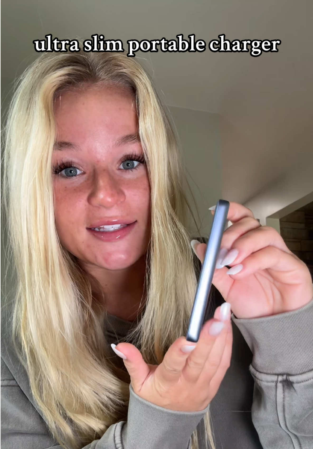 the most CONVENIENT portable charger I’ve ever had 🤩 @BaseusUSOfficialStore #baseus #portablecharger #charger #phoneessentials #essentials #tiktokdealsforyoudays #tiktokshopdealsforyoudays 