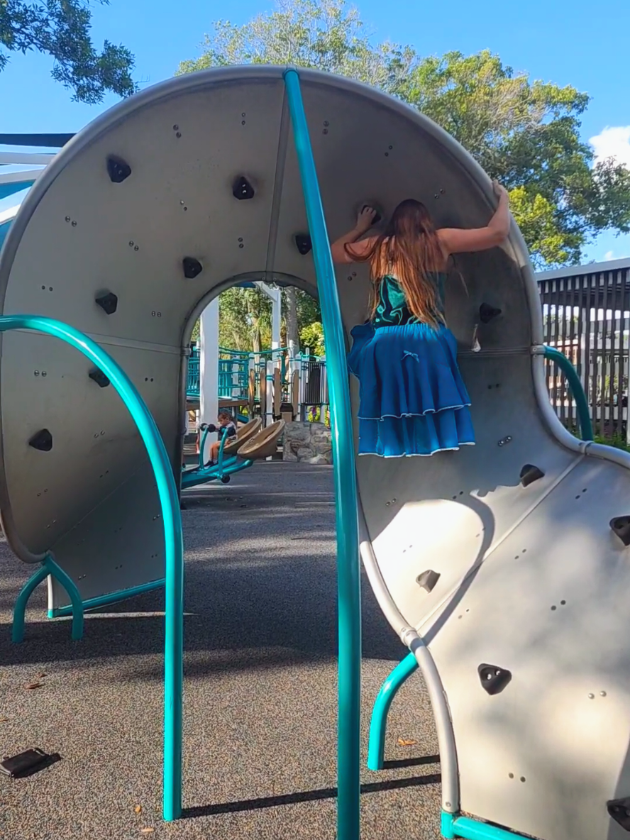 No distractions, very focused on not dying #park #rockclimbing #focused 