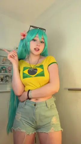 it’s been a while 🇧🇷 ib: @seanway #hatsunemikucosplay #vocaloidcosplay #brazilmiku #cosplay 