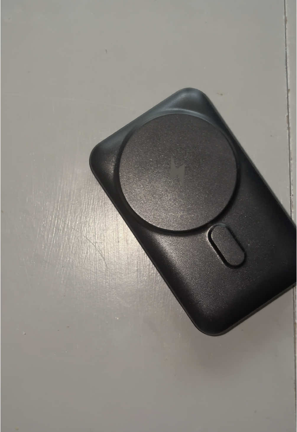 I love this magnetic powerbank so much! #wirelesscharger #magnetic #kickstand #powerbank #magneticpowerbank #builtin #dealsforyoudays 