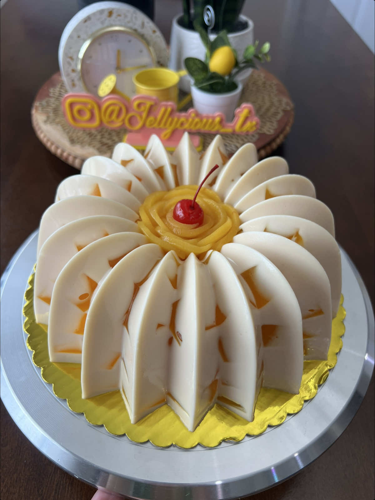 Hagamos una gelatina mosaico de 🥭 Mango y Coco 🥥 #jellycious_tx #jellycious #gelatina #gelatinascreativas #gelatinasartisticas #gelatinamosaico #jellocake #jello #katytx #emprendimiento 