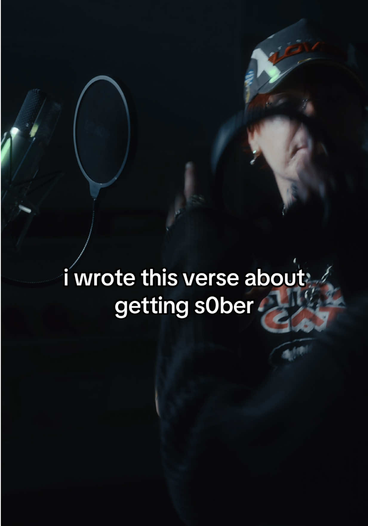 one day at a time 👻🖤 #recovery #redleather #sueco #wesghost #alternative #sins #newmusicfriday #rockmusic #fyp #fypシ 