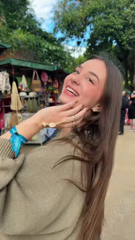 Quando você tem duas vibes em uma só viagem 😂💙 @Amaze Travel  Que dias maravilhosos! Memórias que vou levar para o resto da minha vida em um lugar lindo que é Porto Seguro!! Uma estrutura de festival, com vários shows, programações, amigos e muita curtição, não é a minha viagem de formatura, porque já formei hahahah mas pode ser a sua, você merece aproveitar essa experiência única!! #portocomamaze #amaze *publi