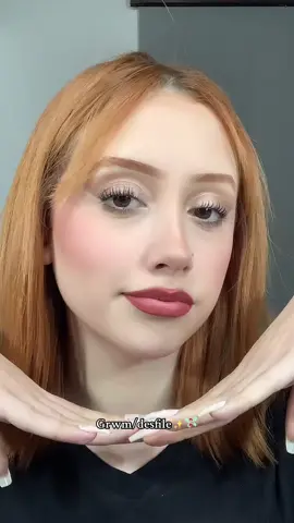 Get ready with me💝 #grwm #makeup #blog #desfile #vidademodelo #model #fashionshow #modellife #grwmmakeup #oufits #modelos #blogger #beautyblogger #modeling #getreadywithme 