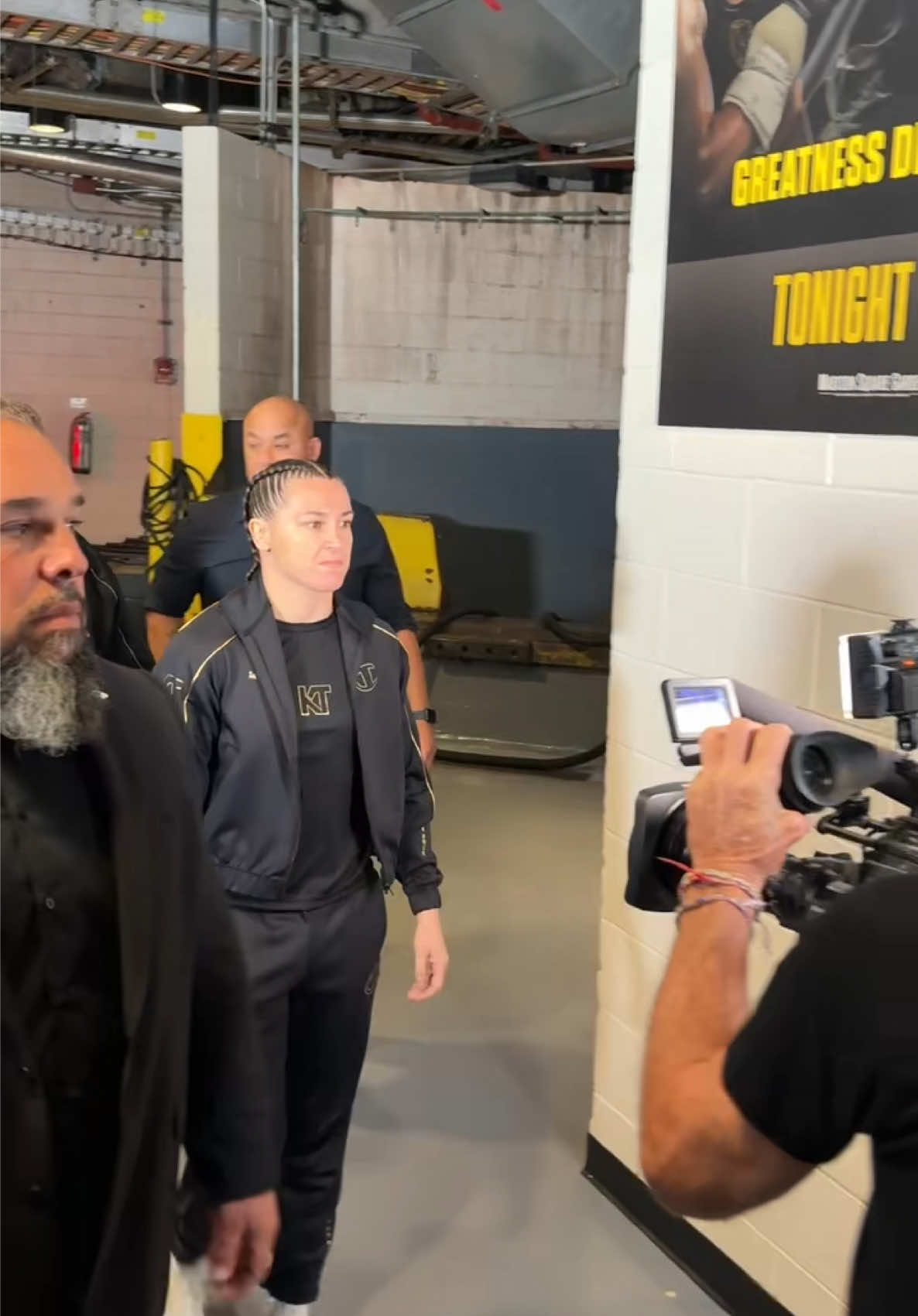 Katie Taylor arrives at MSG for her trilogy fight against Amanda Serrano 👀 #TaylorSerrano3  #KatieTaylor #boxing #boxingfans #msg 