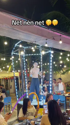 @Công Nhân Marron😗 #khachsanmarron #themarronhotel #marrontropic #marrontropicrestaurant #marron #beach #samson #dulichsamson #viralvideo #tiktok #restaurant #xh #xuhuongtiktok #khachsan #nhahang #viral 