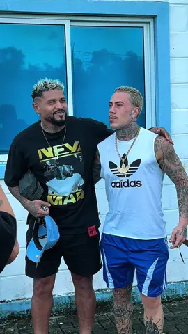 Visita especial no CT do Azulão. Irmão do volante Gustavo Nicola, o MC Daniel compareceu ao treinamento do Maior de Alagoas nessa quinta-feira. #csa #azulao #mcdaniel #futebol #maiordealagoas