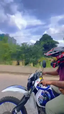 අහකට විසි වෙයිදො දැං🥲💙😁 #norace #funride #suzuki #japan🇯🇵 #limited #srilankan_tik_tok🇱🇰 #viraltiktok #viralvideo #fyp #ypf #foryou #limitededition #onemillionaudition #dr250 