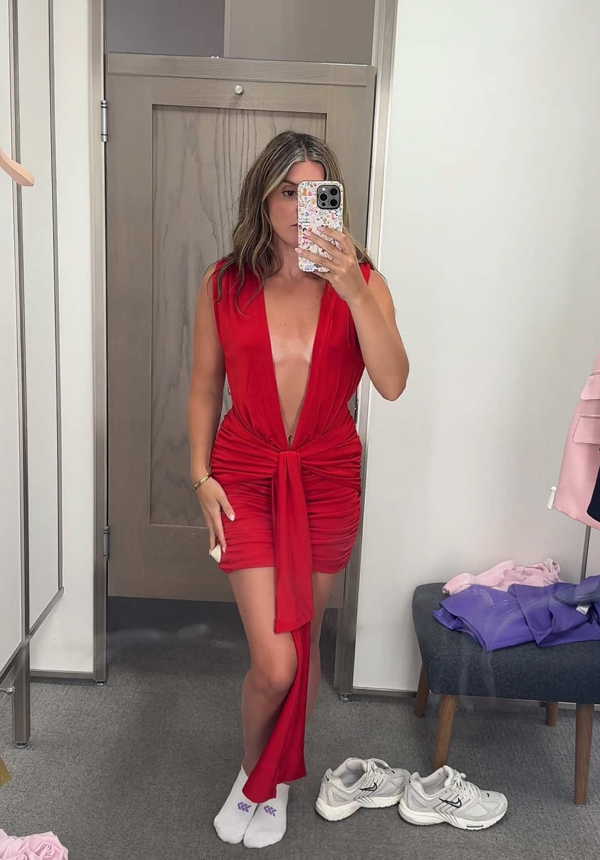 Frantically shopping for a Vegas outfit before @uno dinner tonight bc I didn’t know to pack party dresses when I left TX 😅 15 min to change and beautify we can do it!!!! 