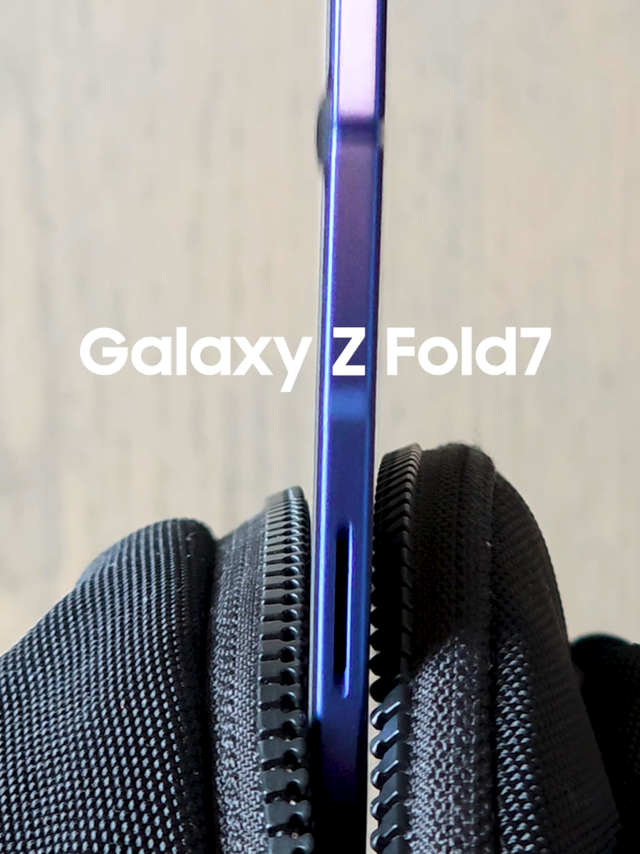 折りたたみ史上、最高傑作のFold! 薄すぎて心配になる笑 #PR #TeamGalaxy #ZFold7   #UltraSleek    @Samsung Japan @samsung 