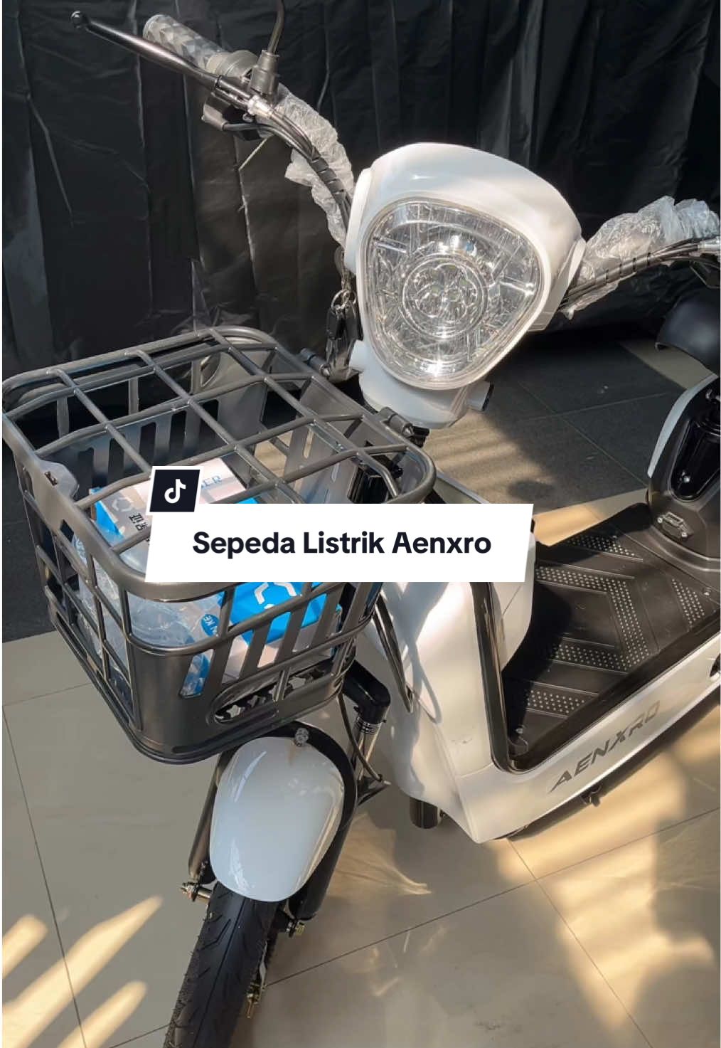 Isteri dibeliin sepeda listrik girang banget dah, btw untuk pengiriman baterainya terpisah jadi jgn kaget kalo didalem paket gaada baterai🤣 #fyp #sepedalistrik #anchi #aenxro 