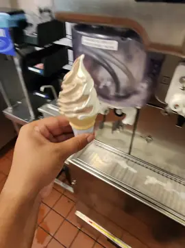 Work with me on drink station at McDonald #mcdonalds #pov #viral #viralvideo #fyp #work #foryoupage #rushhour 