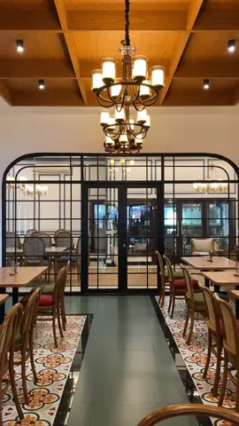 Penggemar masakan Nusantara wajib merapat ! Tempatnya cozy dan aesthetic. Aneka makanan dan minuman yang juara banget enaknya. Pelayanannya juga supeeer ramah 🤩 📍Widuri Restaurant Jl.Ciliwung No.19, Cihapit, Bandung Wetan, Kota Bandung. #nusantara #food #restaurant #kuliner #bandung #aesthetic #cozy 