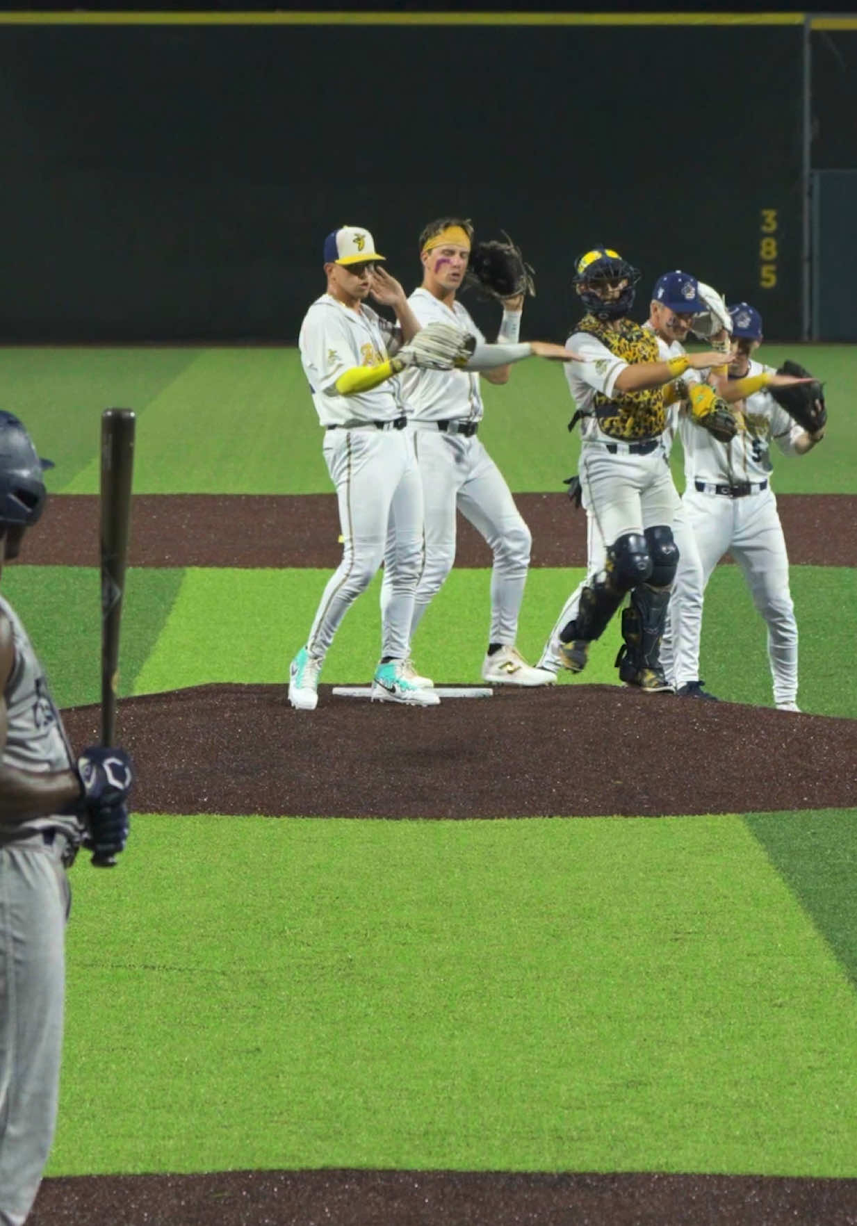 We do it better 😉 #savannahbananas #dance #trendingdance #trolls #trollsmovie #nsync #viral @Niz @Jackson Olson @TheGloveMagician @Bill LeRoy @DR Meadows 