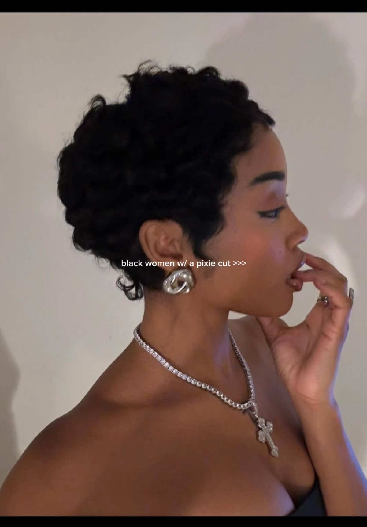 Yall literally have my heart 😩 so beautiful gimme a kiss 😚  #blackwomenpixiecut #blackgirlpixiecut #pixiecut #fluffypixiecut #curledpixiecut #straightpixiecut #pixiecutinspo #pinterestaesthetic #pinterestingfinds 