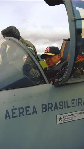 Buscamos tener una Fuerza Pública independiente y preparada para cuidar la Vida en nuestro país. La compra de armamentos, que no producimos, lo haremos con varios países. La adquisición de los aviones Gripen E/F y el nuevo armamento, reforzarán la soberanía y la seguridad nacional. #fuerzaaerea #aviones #gripen #suecia🇸🇪 #Colombia #GustavoPetro #petropresidente 