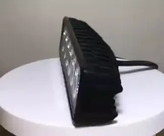 Luz de trabalho 18W com 6 LEDs de alto brilho, ideal para carros, caminhões, SUVs e uso off-road. Resistente e eficiente. #LuzDeTrabalho #LEDAltoBrilho #Carro #OffRoad #suv 