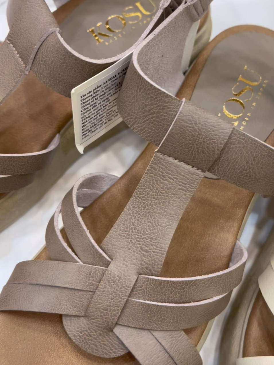 🔥 DEAL CHẤT – ƯU ĐÃI CỰC HỜI 🔥 Sandal đế xuồng T-Strap 5,5cm Kosu K-25235 🎁 Ưu đãi linh hoạt – Mua càng nhiều, lời càng lớn! 💃 Tôn dáng nhẹ nhàng – Diện mạo xịn! #chibanhangnhat #japanshopvn #JapanshopHCM #jpslevansy #giaykosu #sandalnu