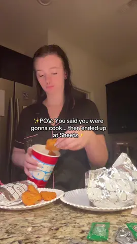 @Sheetz #sheetzrun #sheetzdinner #latenightcravings #teenmomdinner #tiktokfoodie #fastfoodfix #sheetzstop #momlifeeats #cookingsometimes #treatyourself