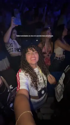 BAILE INOLVIDABLE en vivo #puertorico #residencia #badbunny 