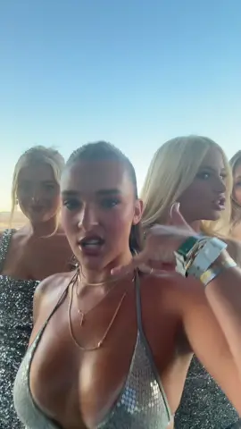 Don't let us out @Elle Danjean @Karlina “Karly” 