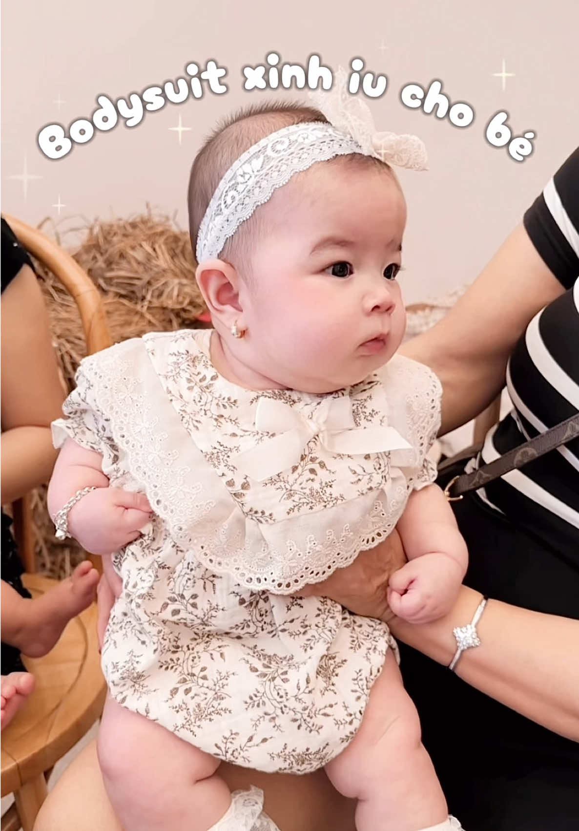 Lên cho mấy mom set bodysuit xinh iu mặc đầy tháng hoặc đi chơi cho bé gái nè ☺️☺️ #tutababystore #bodysuit #embe 