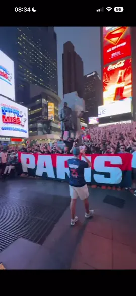 PARTOUT CHEZ NOUS 🔴🔵 #psg #virageauteuil #icicestparis #timesquarenewyork #worldchampion #pourtoipage 