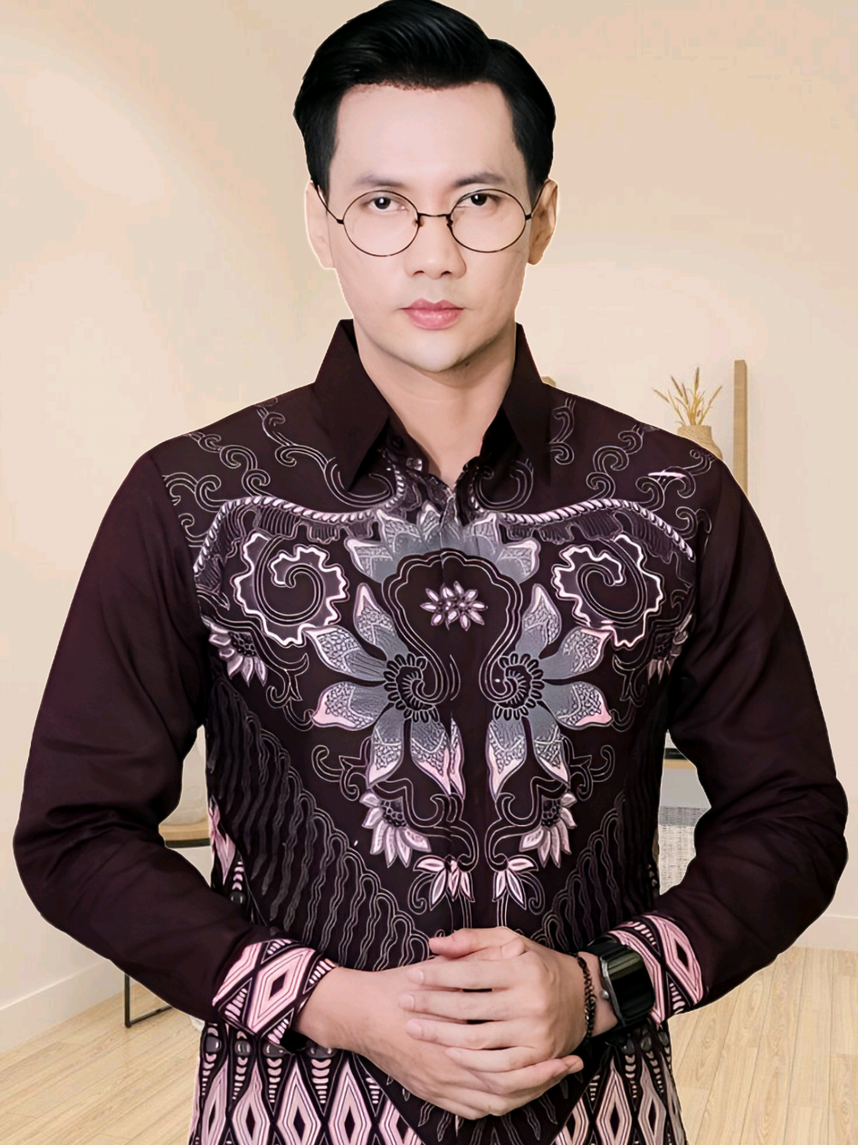 Kemeja Batik Pira Slimfit Lengan  Panjang Lapis Furing Bahan Katun  Anggada Sanggit warna Burgundy Merah. Kemeja batik pria pesta dan formal. #kemejabatikpria #kemejabatik  #batikslimfit #kemejabatikpriaslimfit 