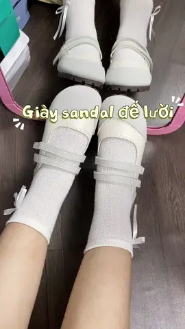 Dạo này mn hỏi mã này siêu nhiều.~~Ưu điểm: da mềm, đế mềm, che kđ chân, co thể phối như giày thể thao~~ - nhược điểm: có chút chỉ thừa #trending #giayluoi #giaythethao #giaybet #nabi #giaydep 