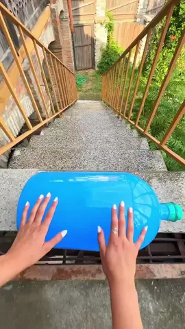 #bottleonstair #glassbottle #satisfyingvideo #satisfyingsounds #asmrsounds #bottlecrack #satisfying #asmrusa #asmrvideo #asmreating #usa_tiktok 